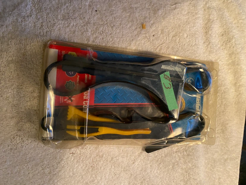 Multi size jar opener