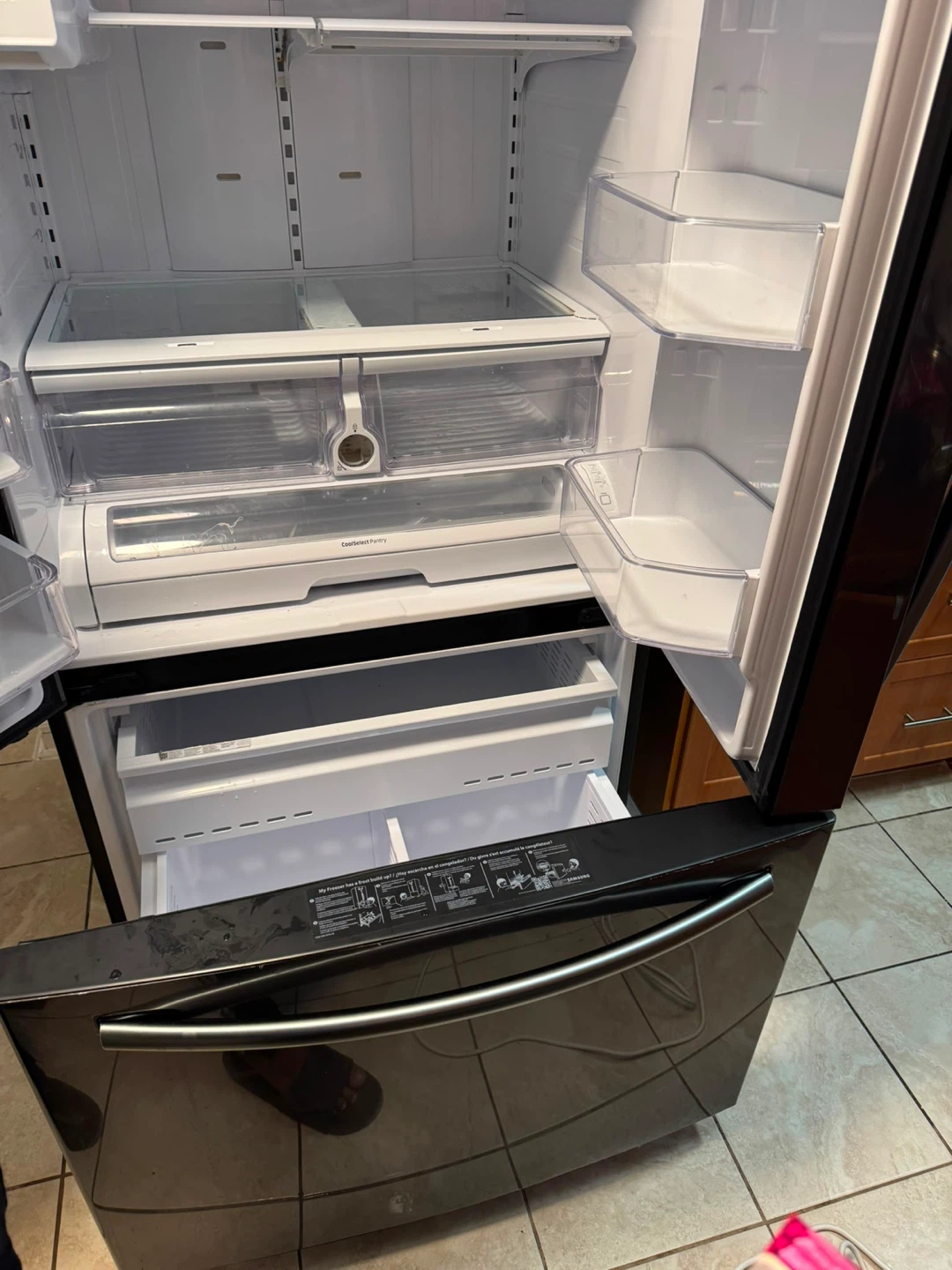 Samsung French Door Refrigerator with Ice Dispenser - photo 3