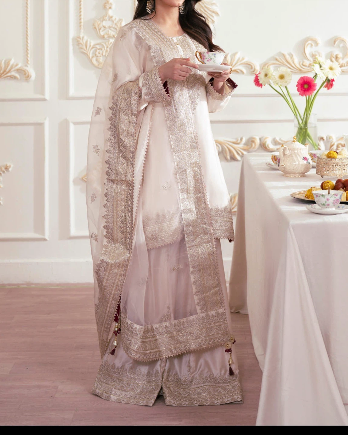Women's Embroidered party Suit - photo 3