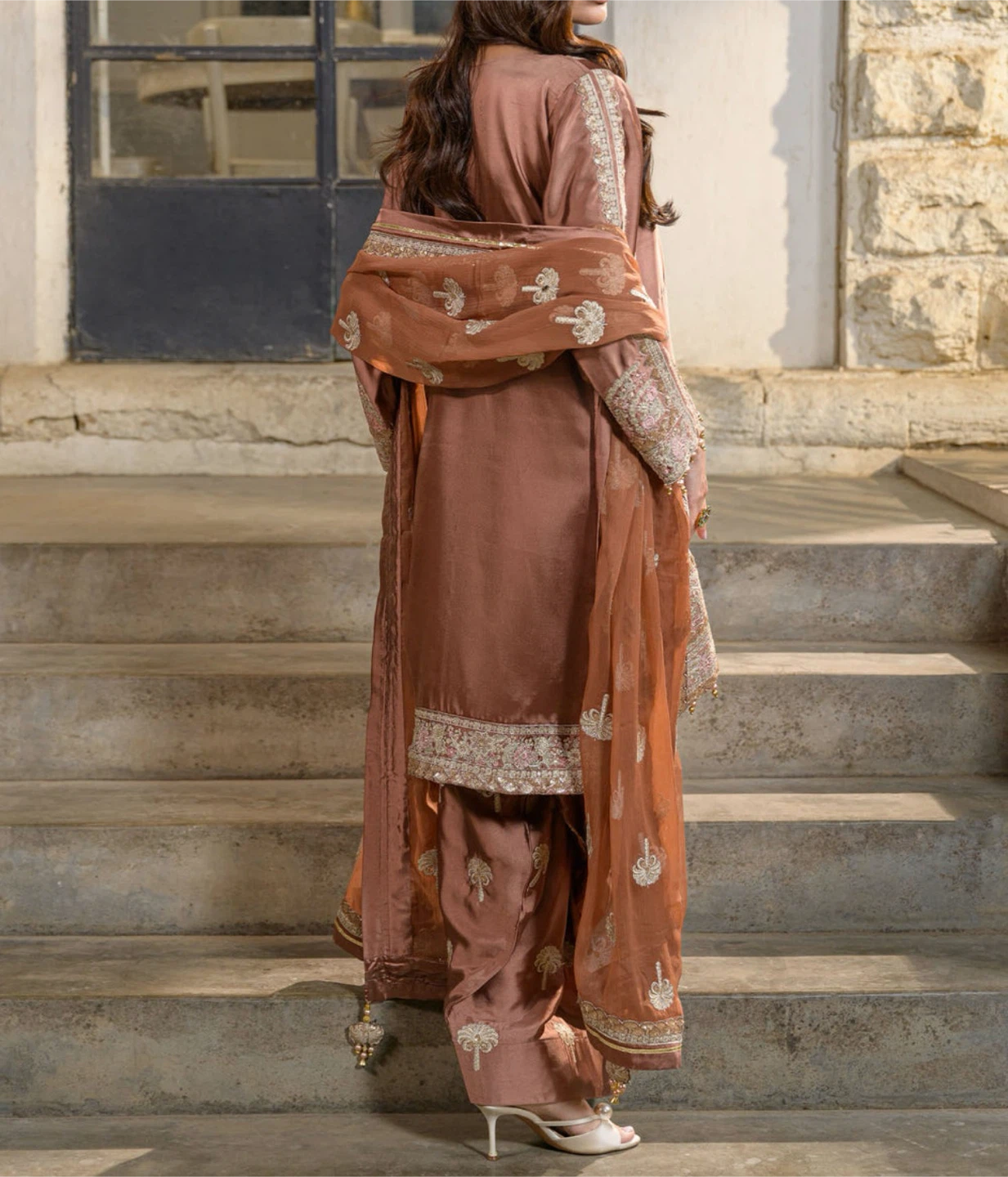 Embroidered cinnamon Brown Silk Suit with Dupatta - photo 5