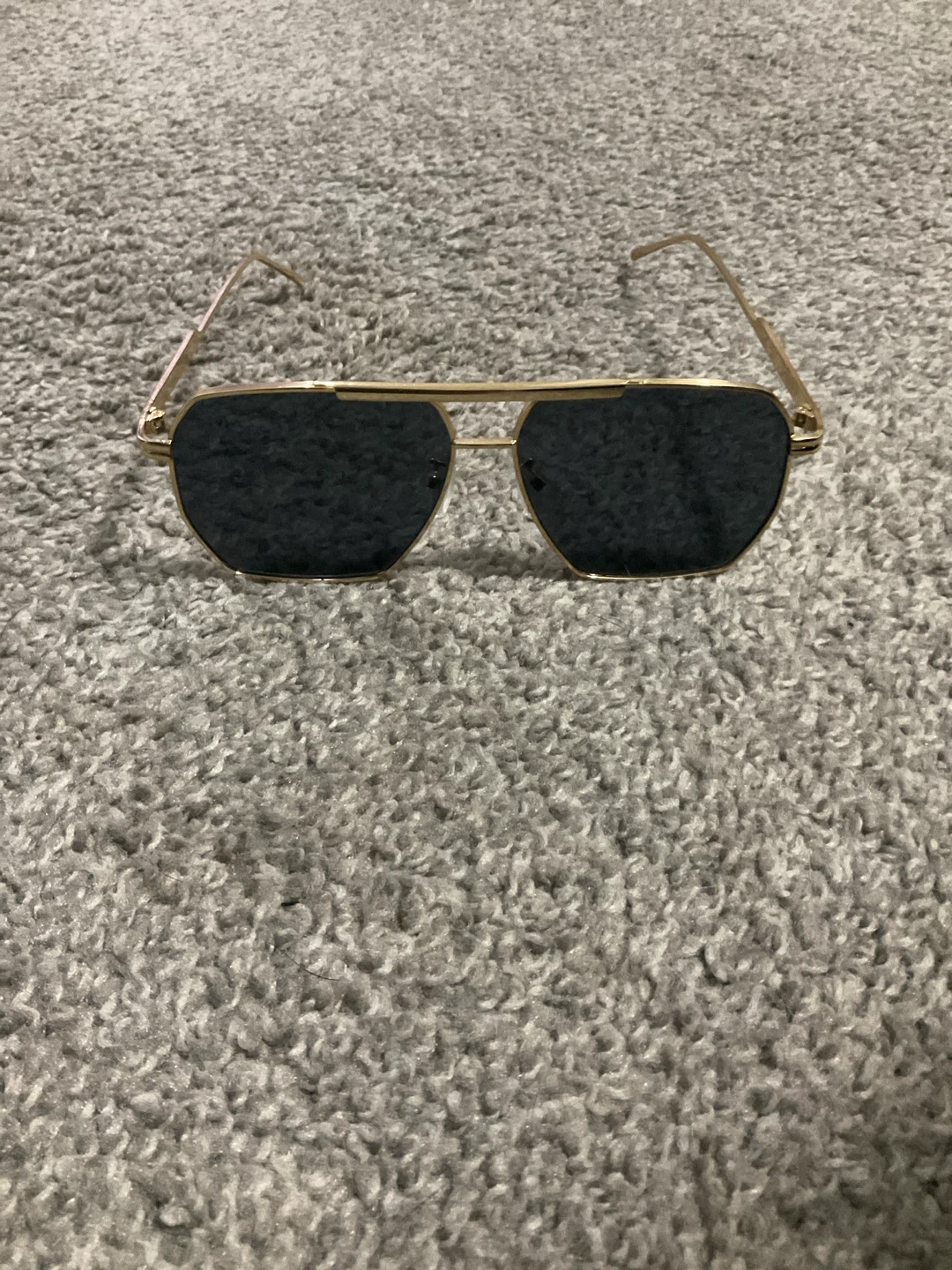 Gold frame aviator sunglasses