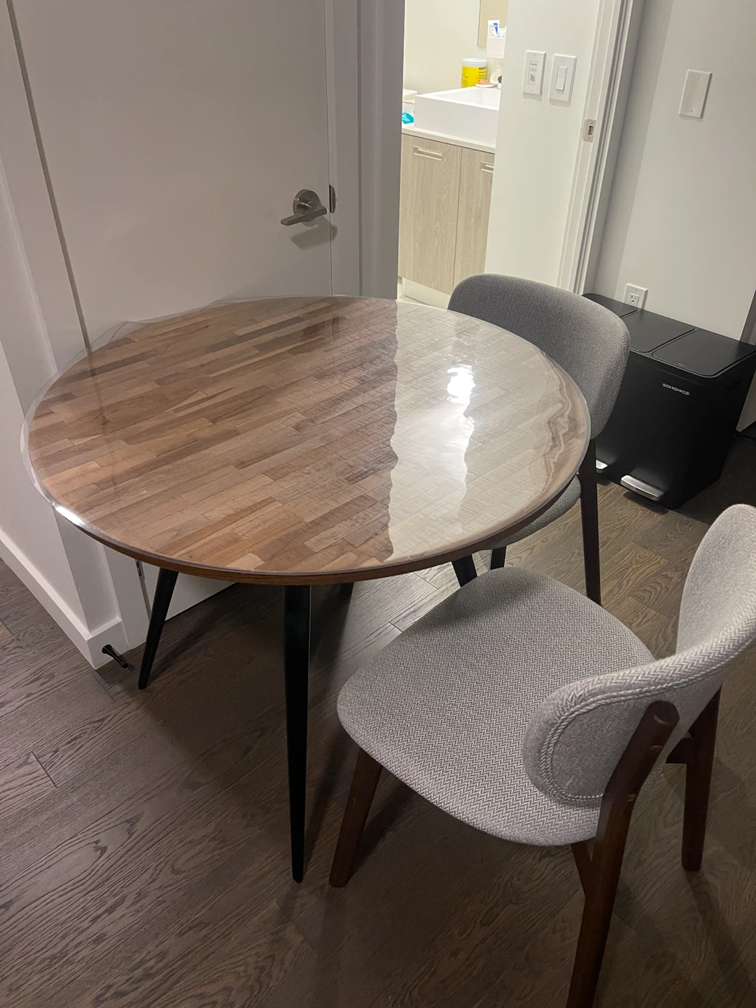 Structube round table with 2 fabric chairs