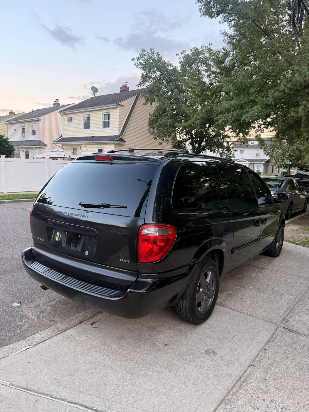 Dodge Grand Caravan - photo 3