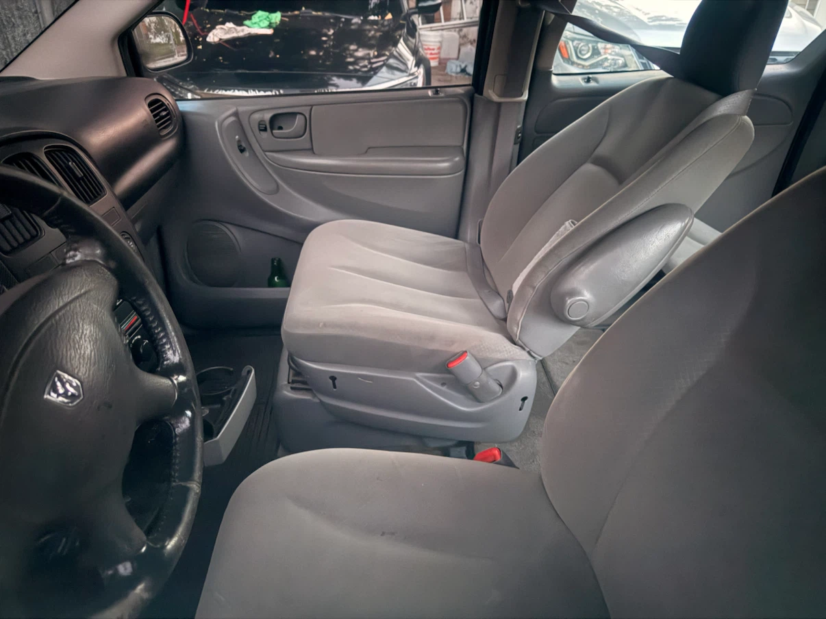 Dodge Grand Caravan - photo 5
