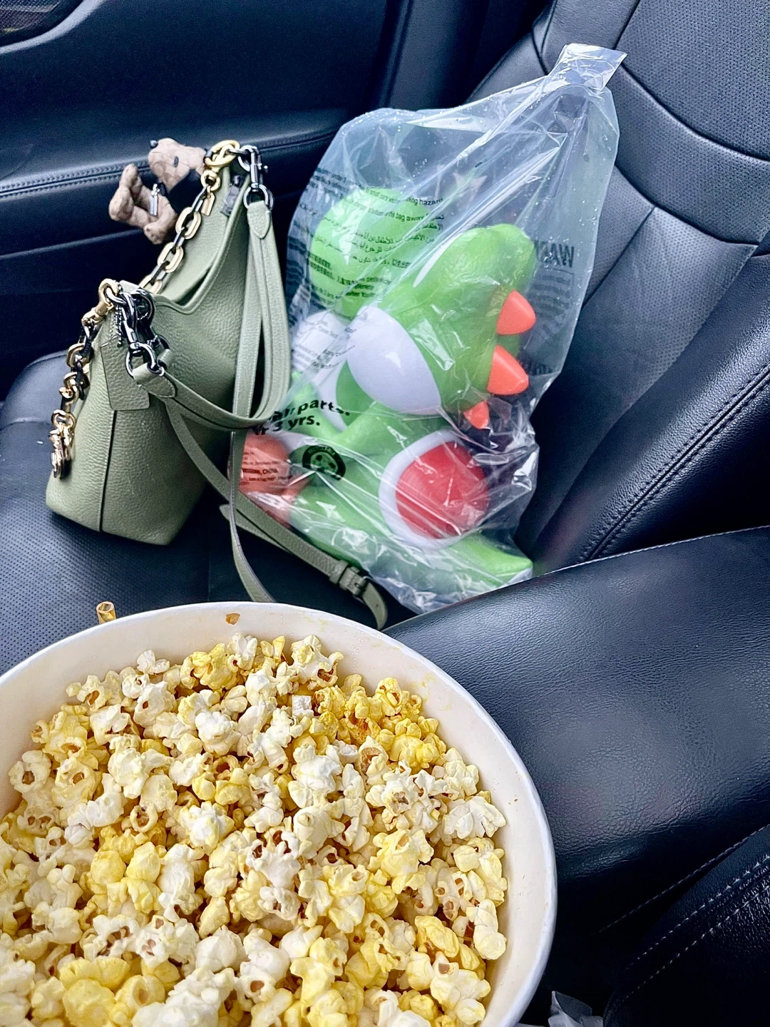 Factory Sealed Yoshi Popcorn Bucket (Cineplex) - photo 5