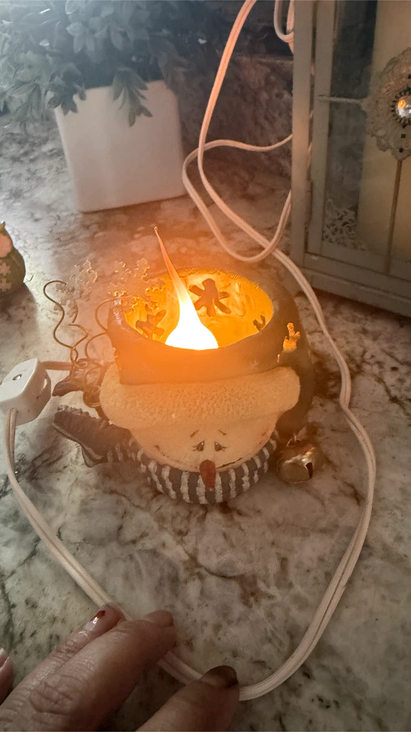 Light-up Snowman Candle Holder - photo 2