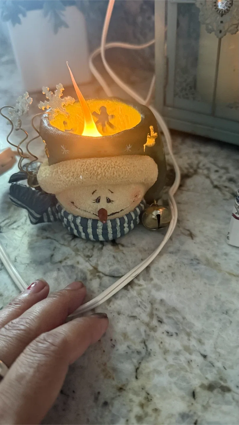 Light-up Snowman Candle Holder - photo 4