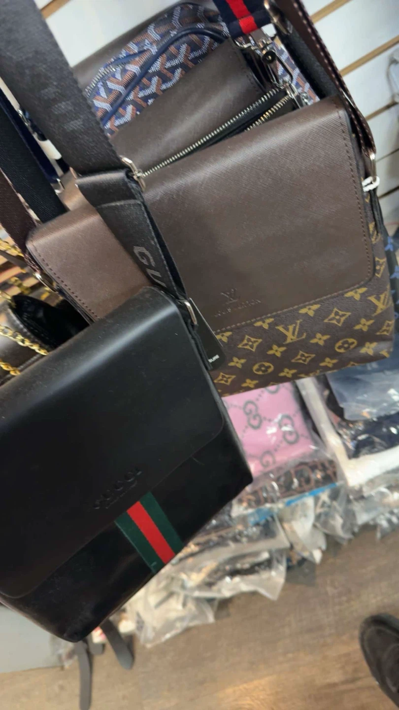 Black Gucci Messenger Bag(120) - photo 2