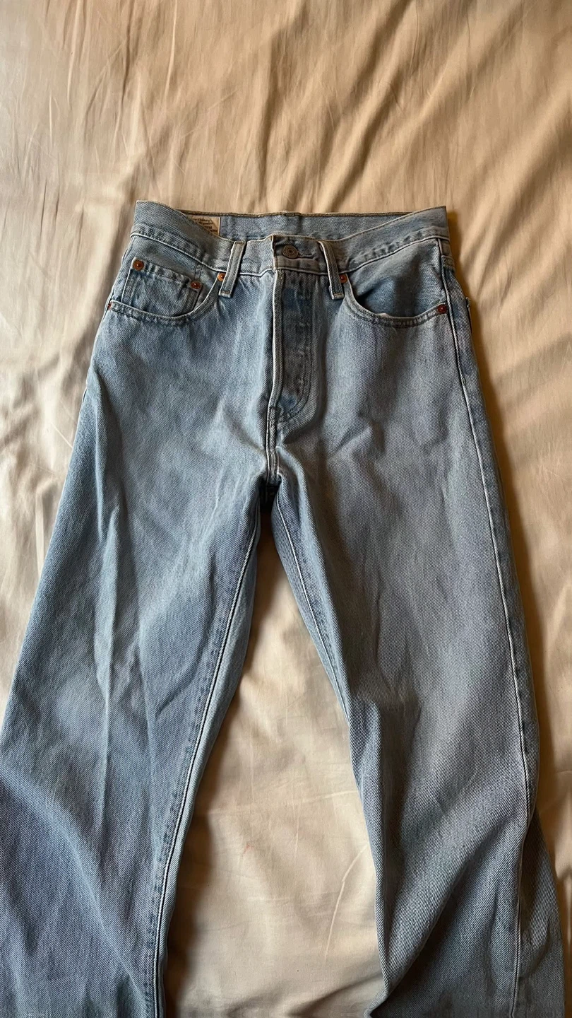 LEVIS JEANS - size 0