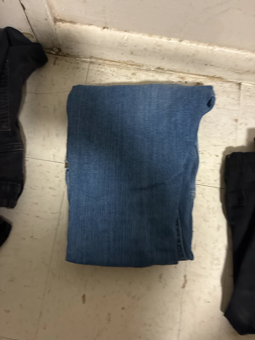 5 pairs of jeans - photo 4