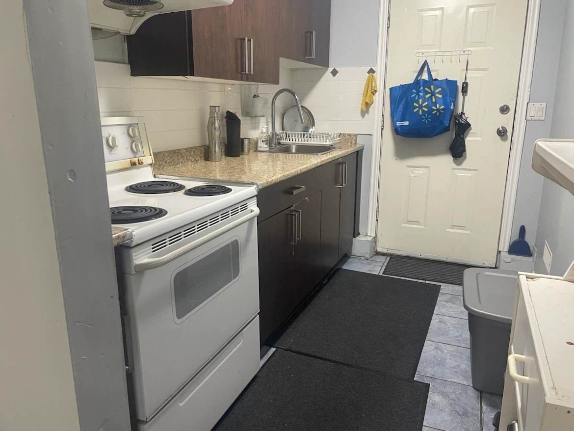 One bedroom basement - photo 2