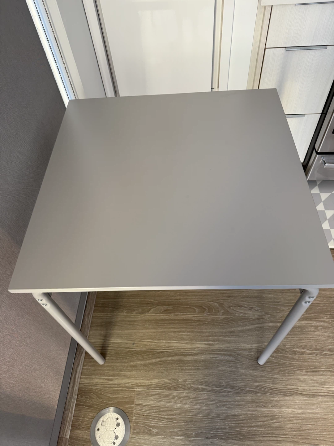 Table and two chairs - photo 2