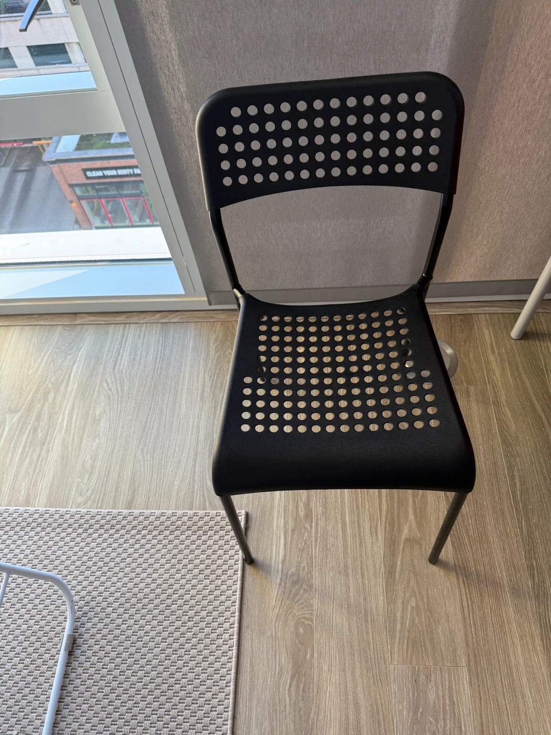Table and two chairs - photo 4