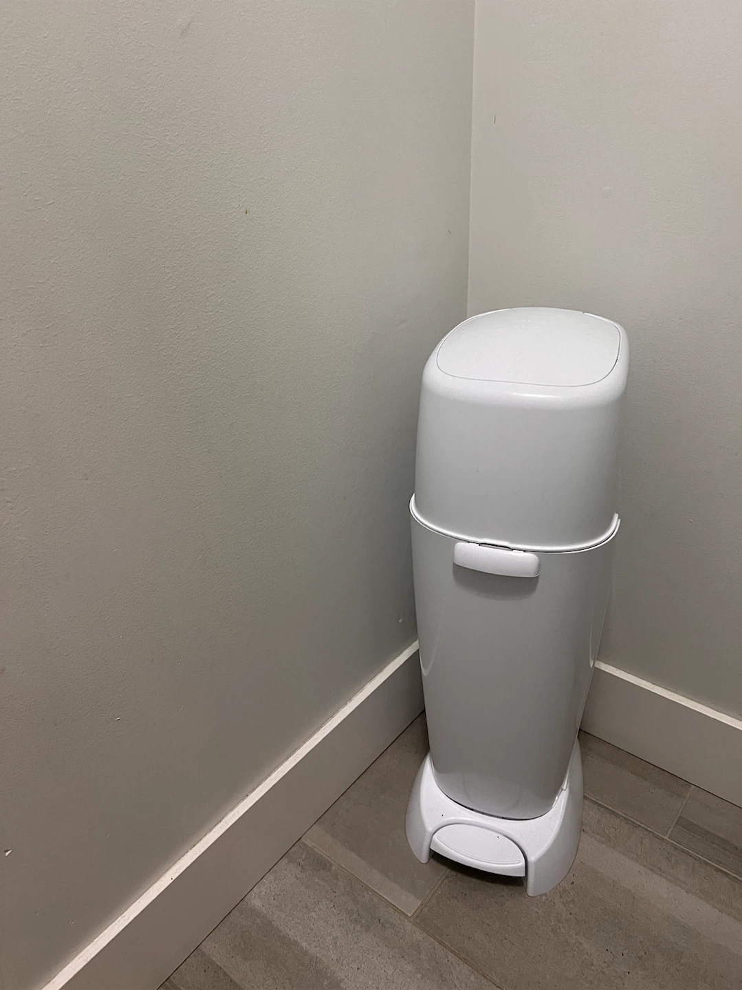 White Diaper Pail - photo 3