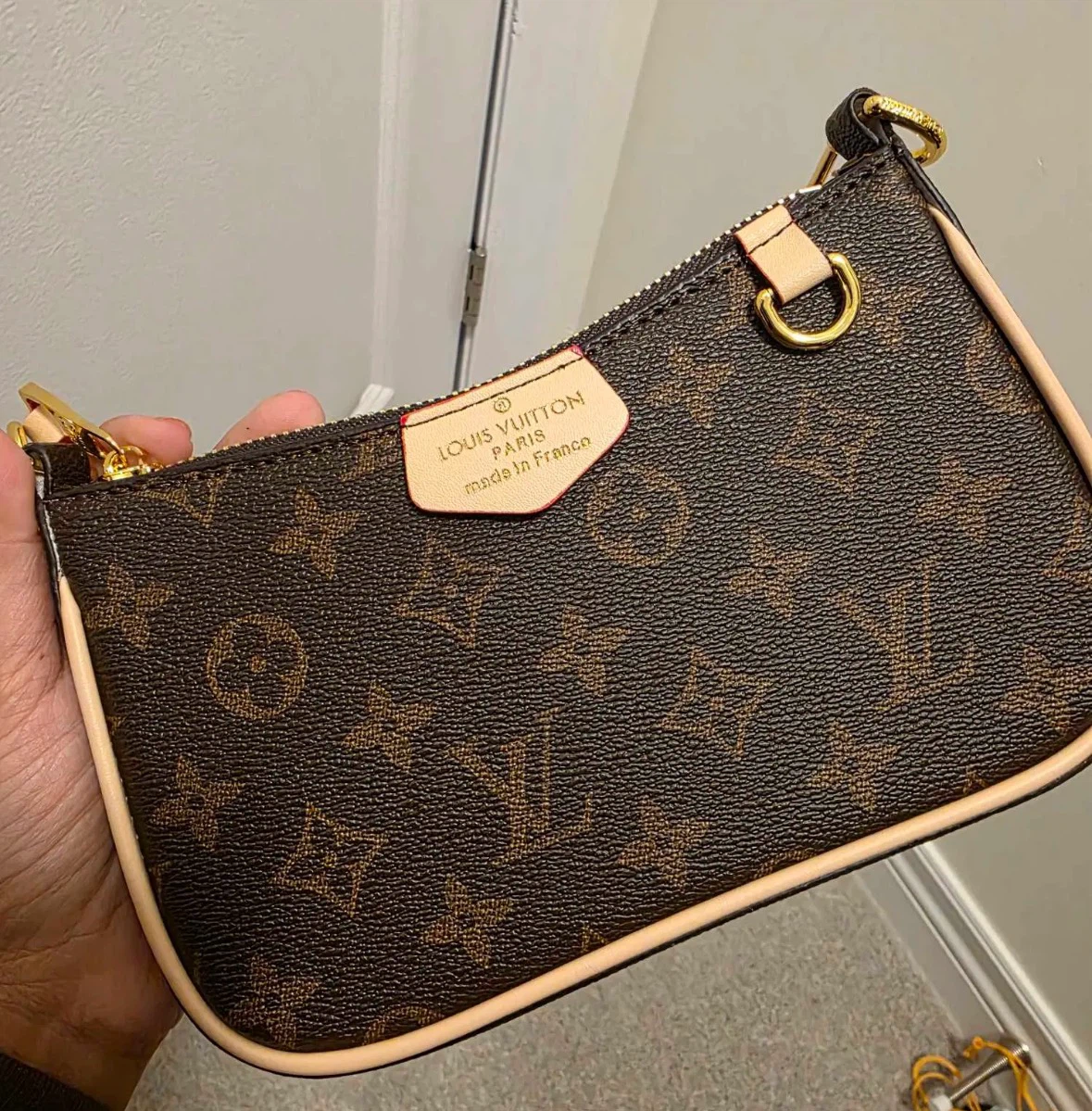 Louis Vuitton Pouch - photo 2