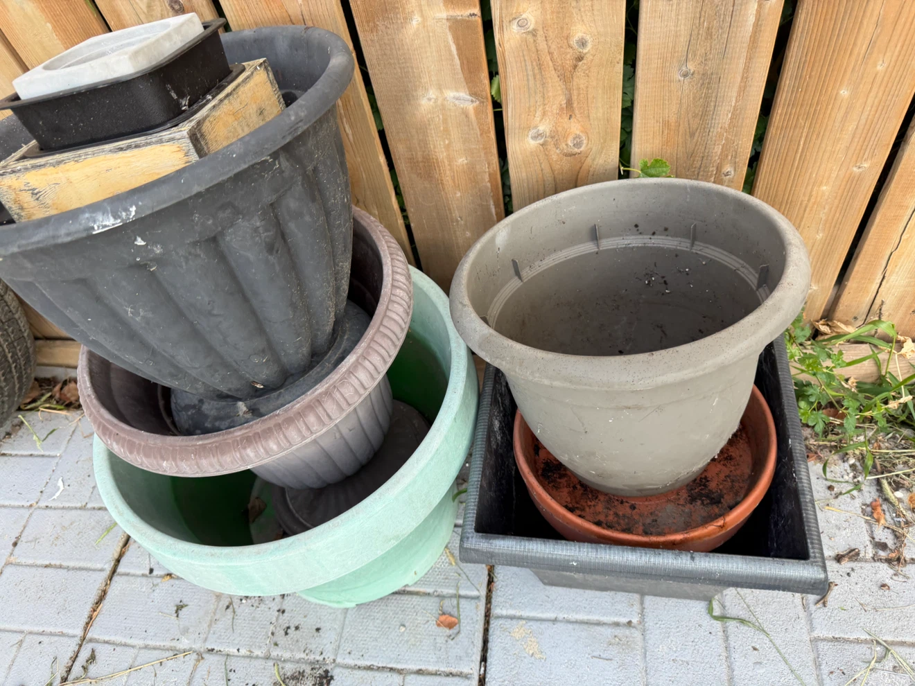 Assorted Plastic Plant Pots - photo 5