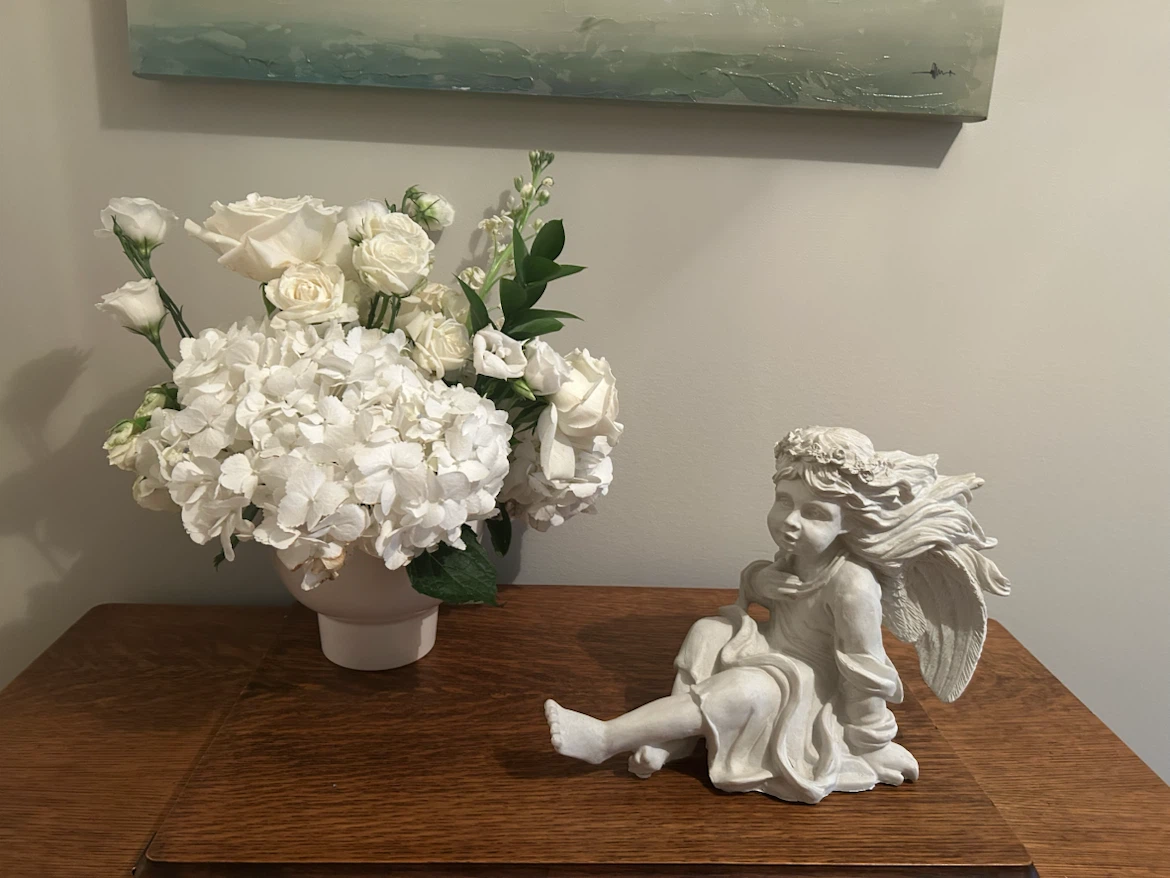 CUTE VINTAGE RESIN ANGEL FIGURINE (SEE LISTING)