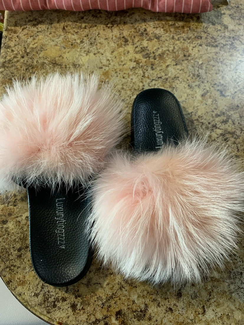 Luxurytingzzz Pink Faux Fur Slides