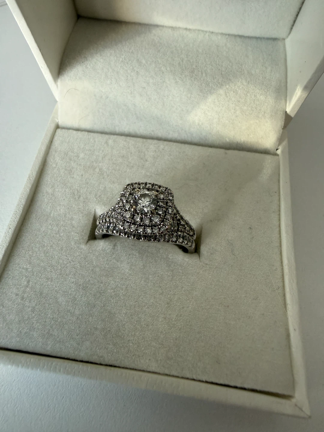 Diamond Engagement Ring Set - photo 2