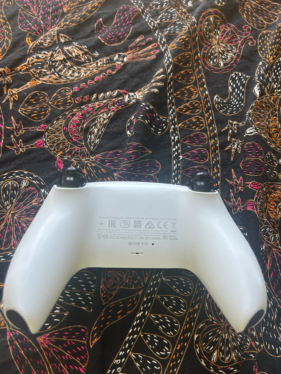 $40 or Best Offer for White PS5 Dualsense Controller - photo 3