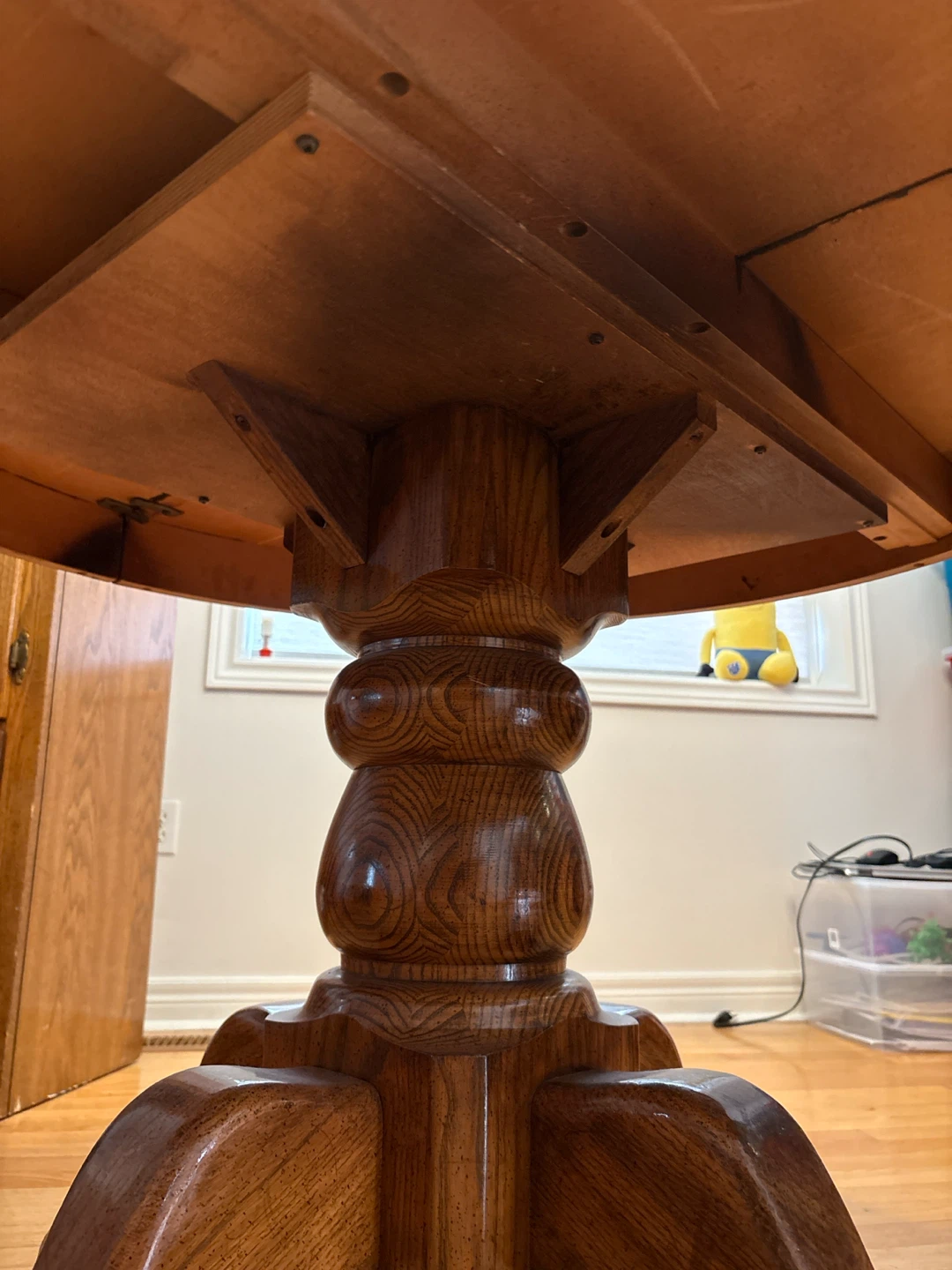 Oak Pedestal Dining Table with Carved Chairs - photo 5