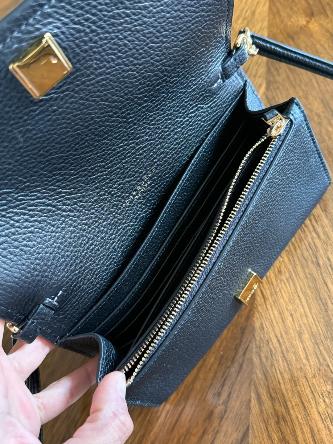 Tory Burch pebbled leather crossbody wallet - photo 3