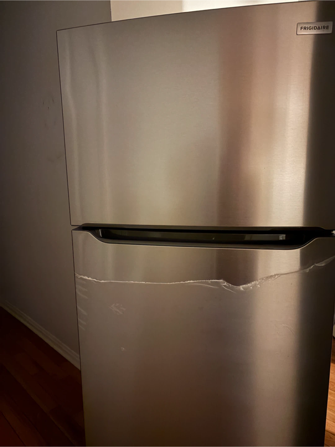 Frigidaire Top Freezer Refrigerator that is packing not scratch - photo 2