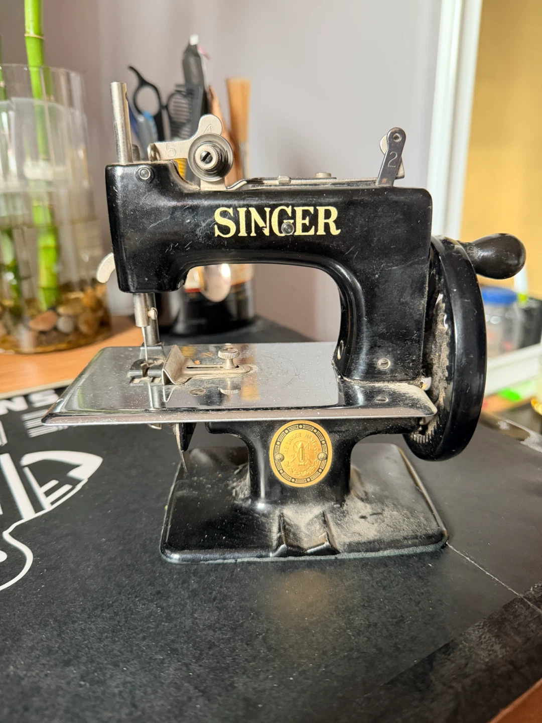 Vintage Singer Sewing Machine - photo 2