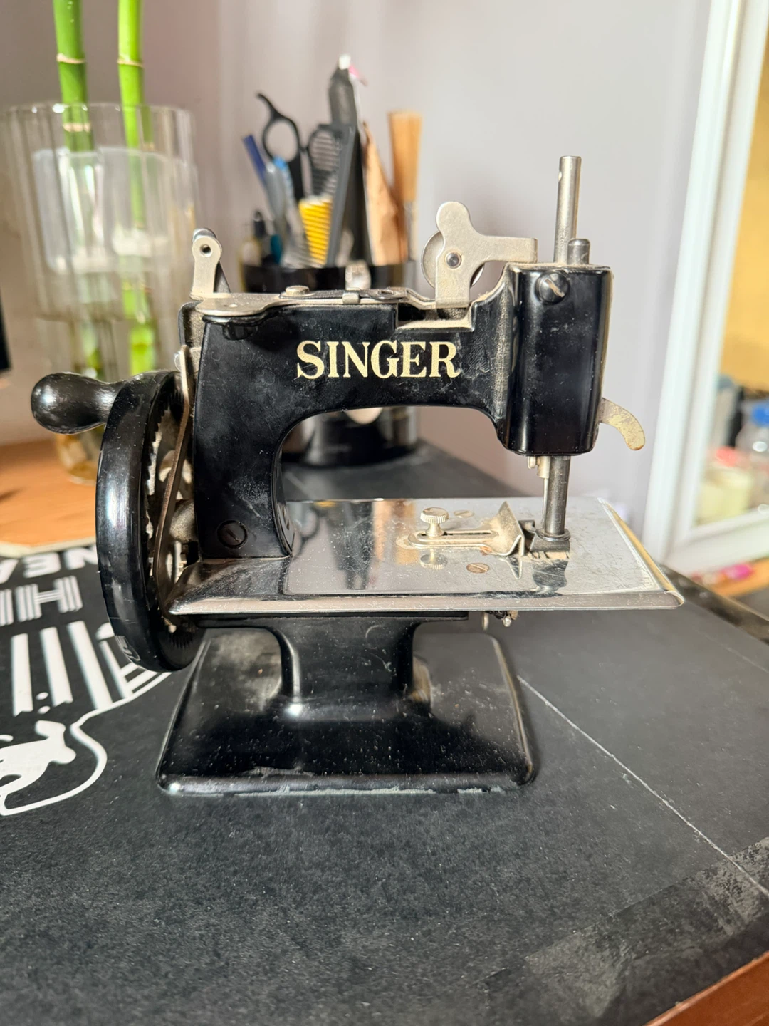 Vintage Singer Sewing Machine - photo 3
