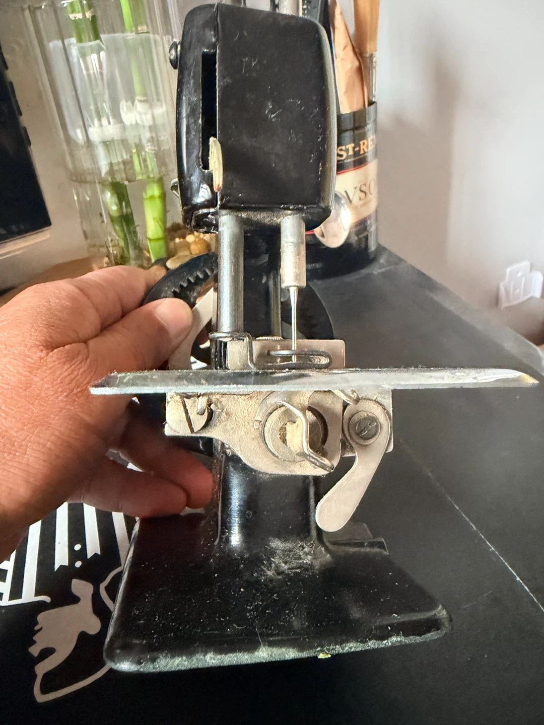 Vintage Singer Sewing Machine - photo 4