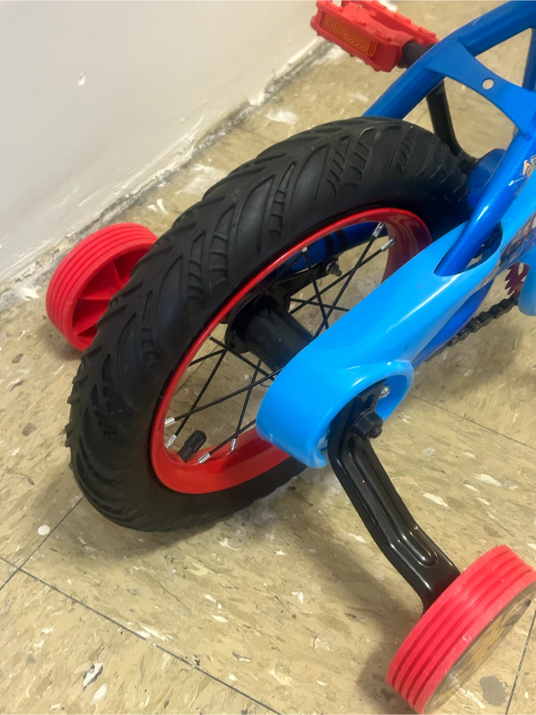 Spider-Man Kids Bicycle with Training Wheels - photo 4