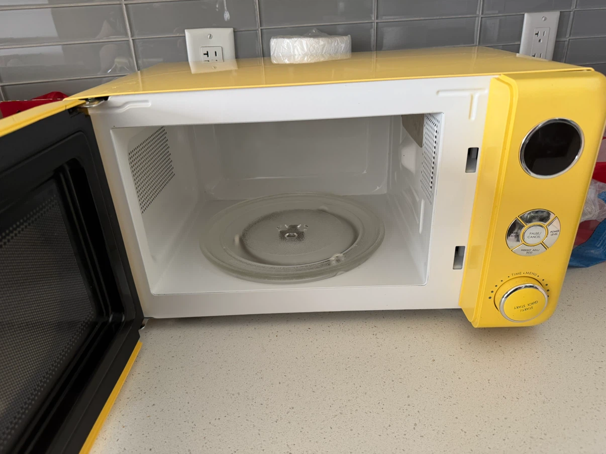 Yellow Galanz Retro Microwave - photo 3