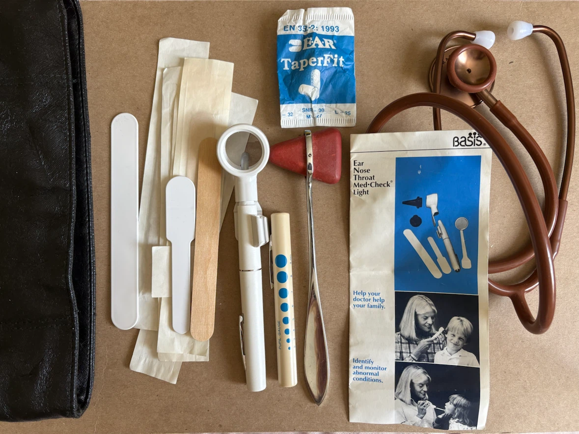 Basis Medical Examination Kit with Stethoscope