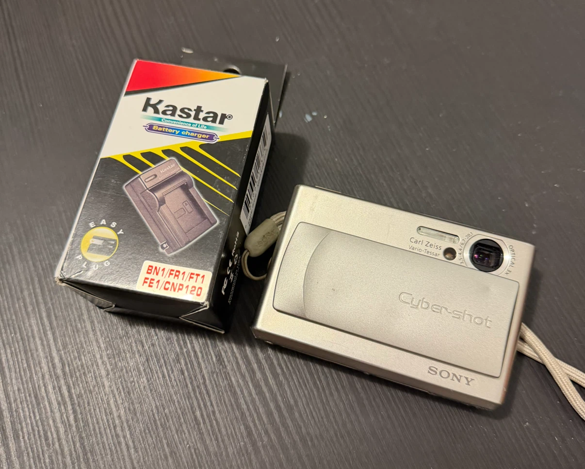 Sony Cyber-shot Digital Camera (Silver Y2K Digicam) Tested - photo 3