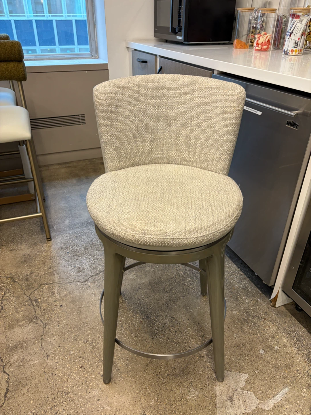 Gray Bar Stool with Swivel Seat 4x