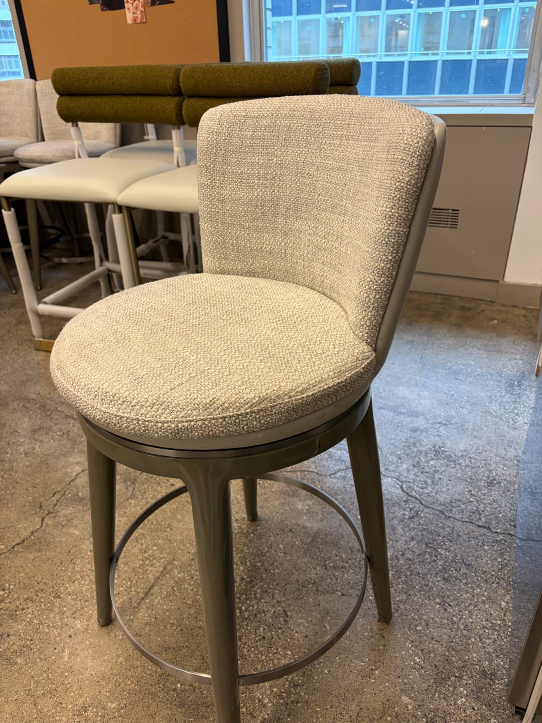Gray Bar Stool with Swivel Seat 4x - photo 2
