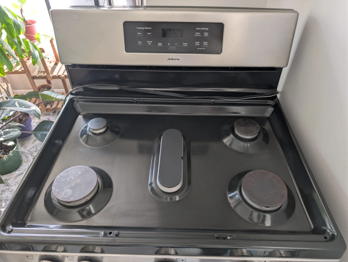 GE Adora Gas Range - photo 4