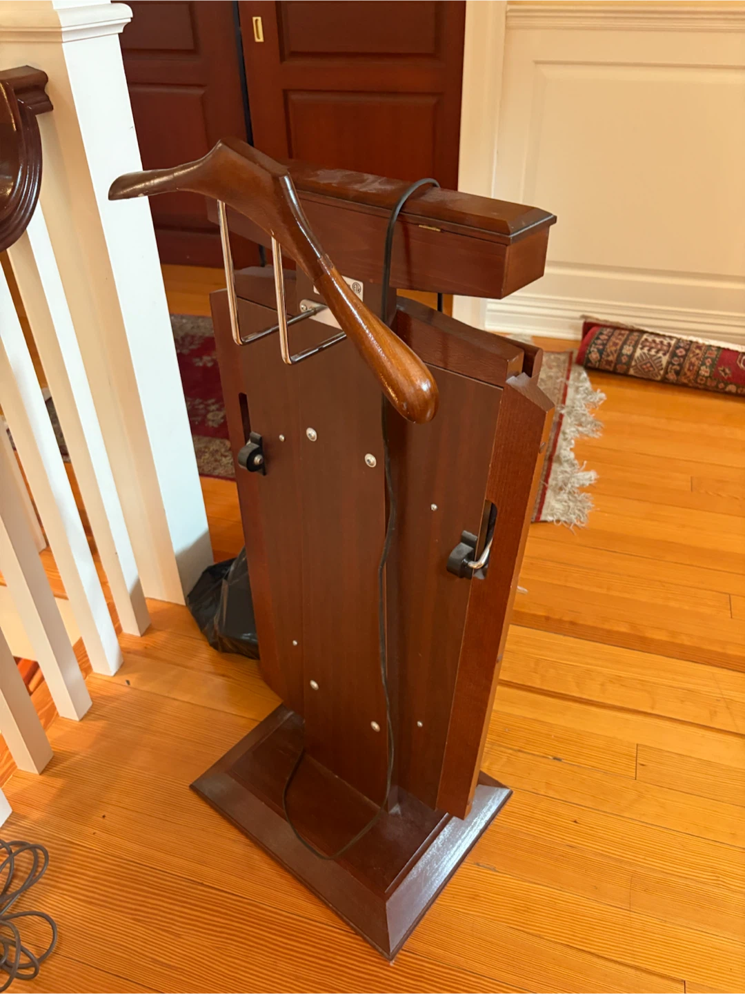 Frontgate Wooden Trouser Press - photo 3