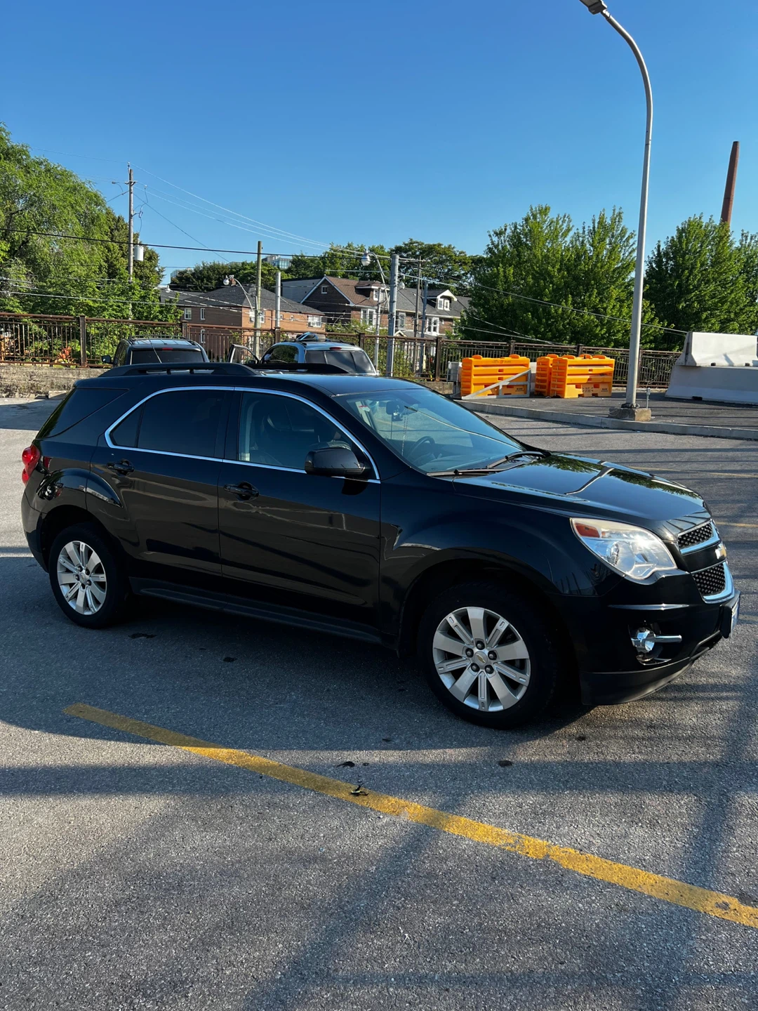 2010 Chevrolet Equinox LOW MILEAGE - CLEAN CAR FAX - photo 2