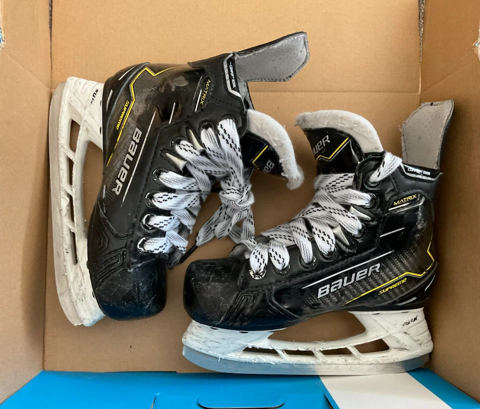 Bauer Supreme Matrix Skates & CCM Tacks AS-V Pro Shin Guards - photo 3