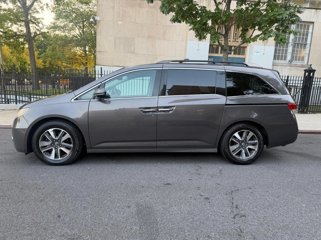 2014 Honda Odyssey TOURING - photo 3
