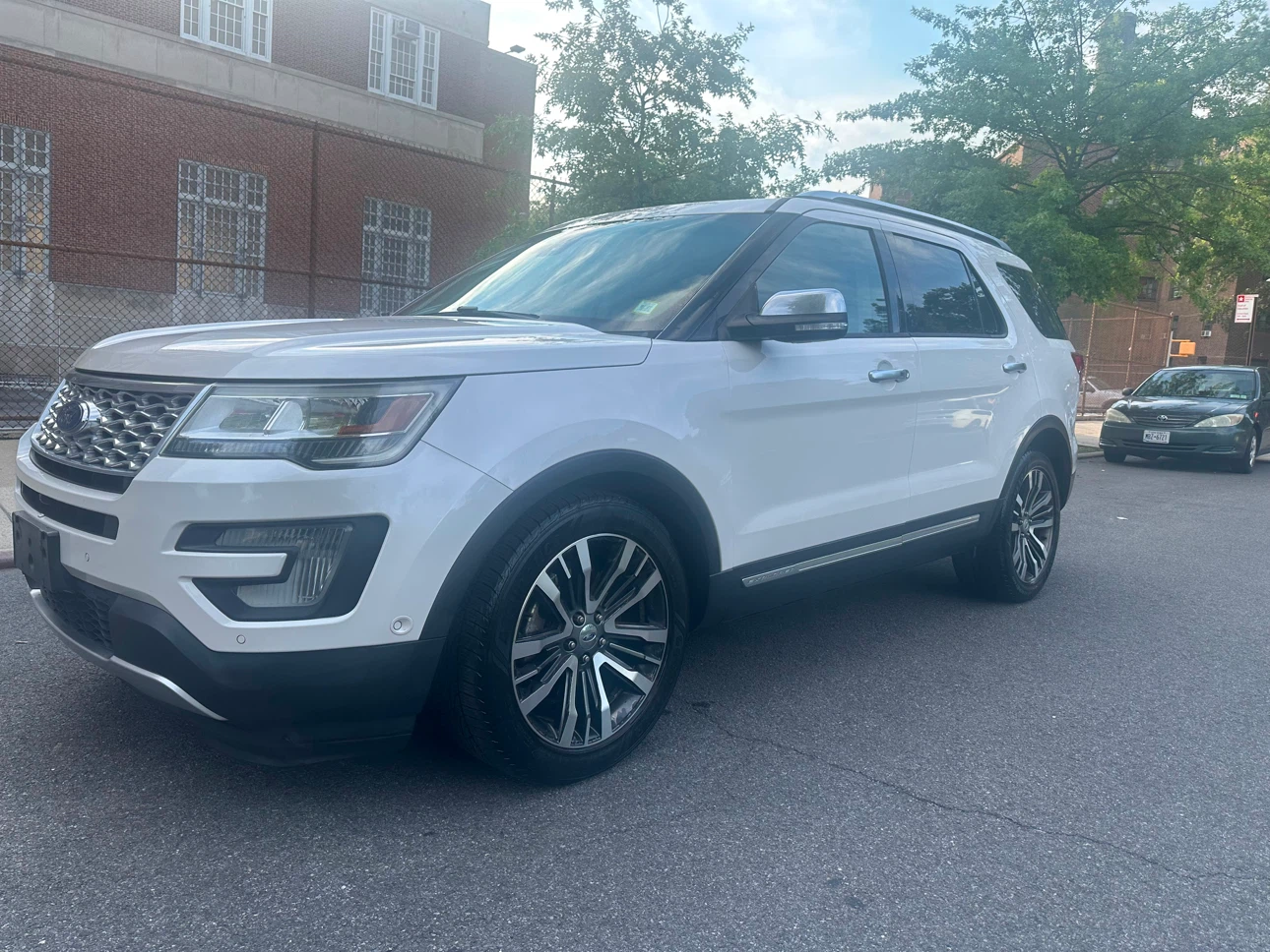 2016 Ford Explorer Platinum SUV - photo 2