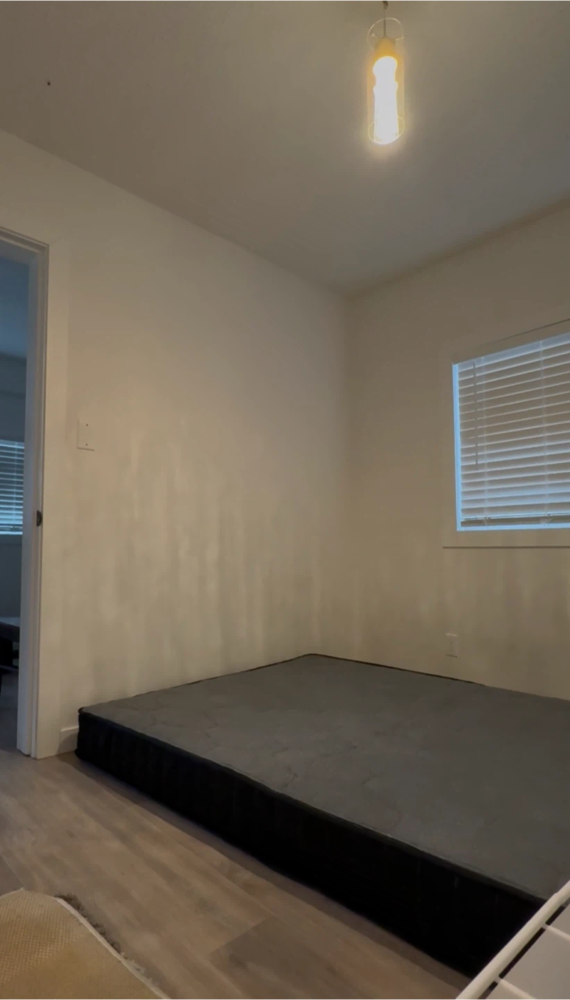 Queen size Bed - photo 3