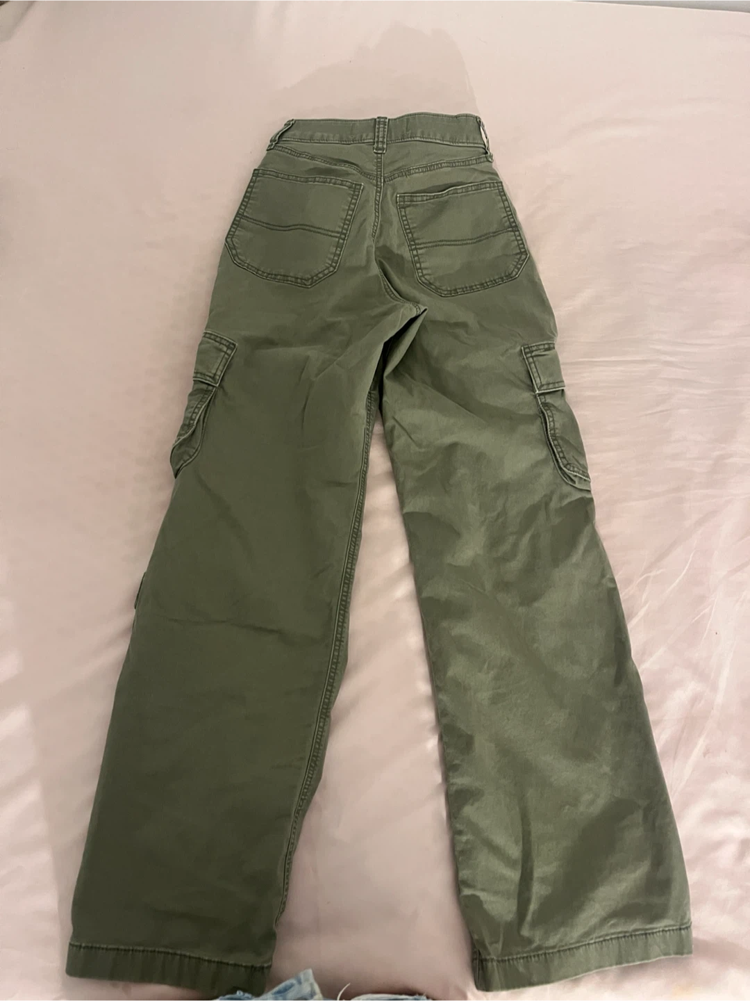 Hollister Ultra High-Rise Baggy Cargo Pants - Olive Green - photo 2
