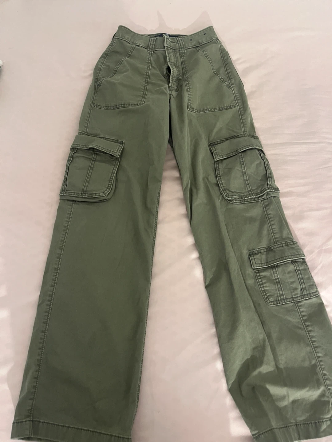 Hollister Ultra High-Rise Baggy Cargo Pants - Olive Green