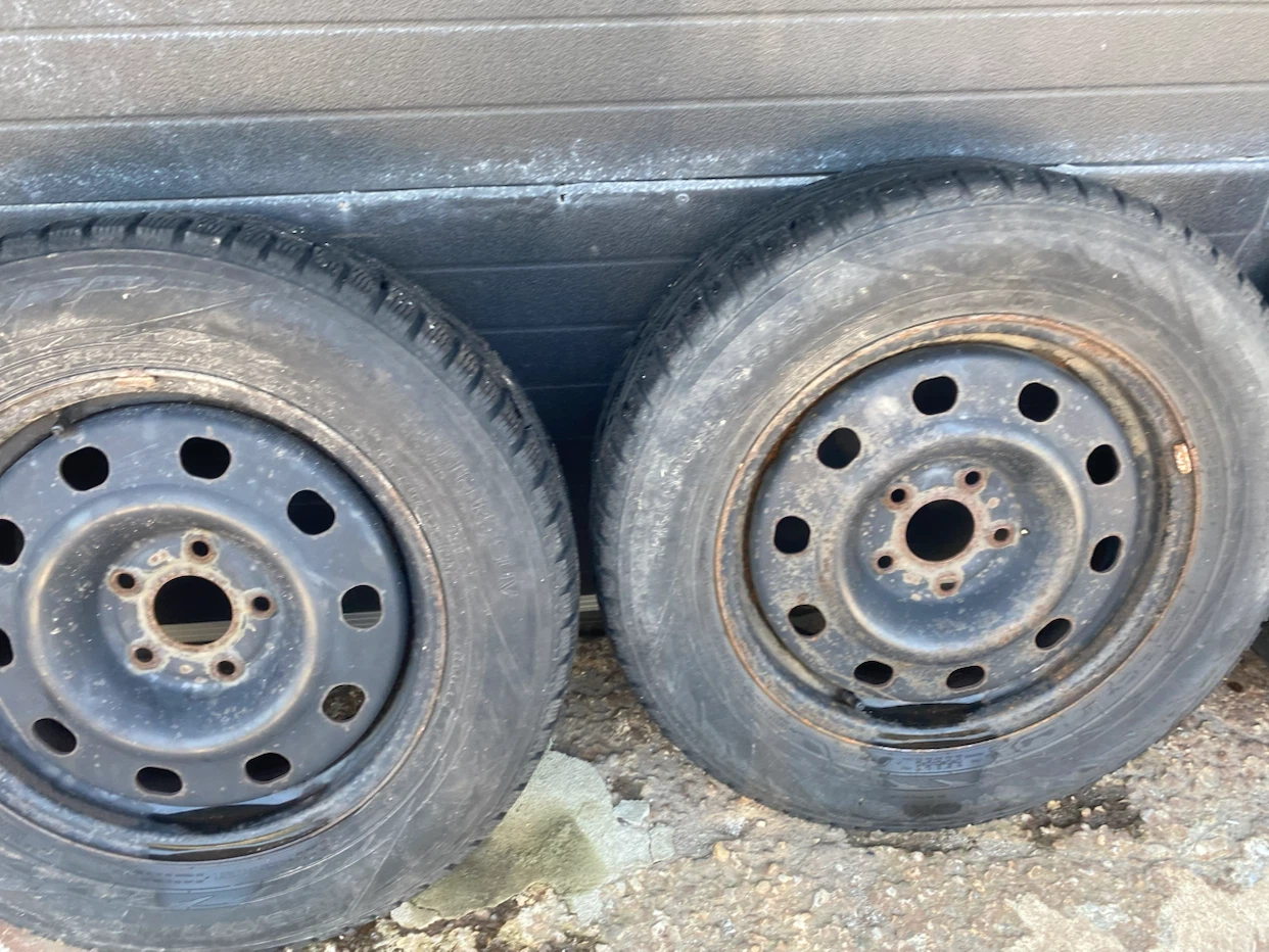 Set of 4 Winter Tires on Rims - photo 2