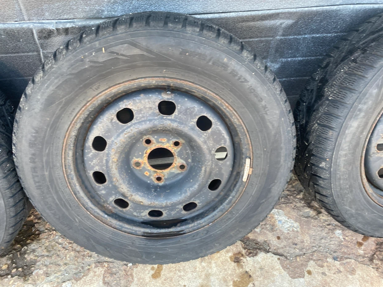 Set of 4 Winter Tires on Rims - photo 4