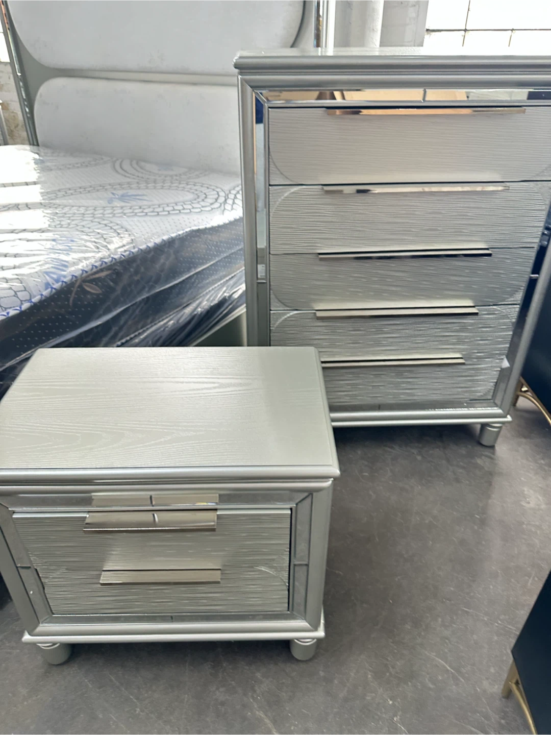 Silver Bedroom Set - Bed frame , Dresser, Mirror, Nightstand - photo 2