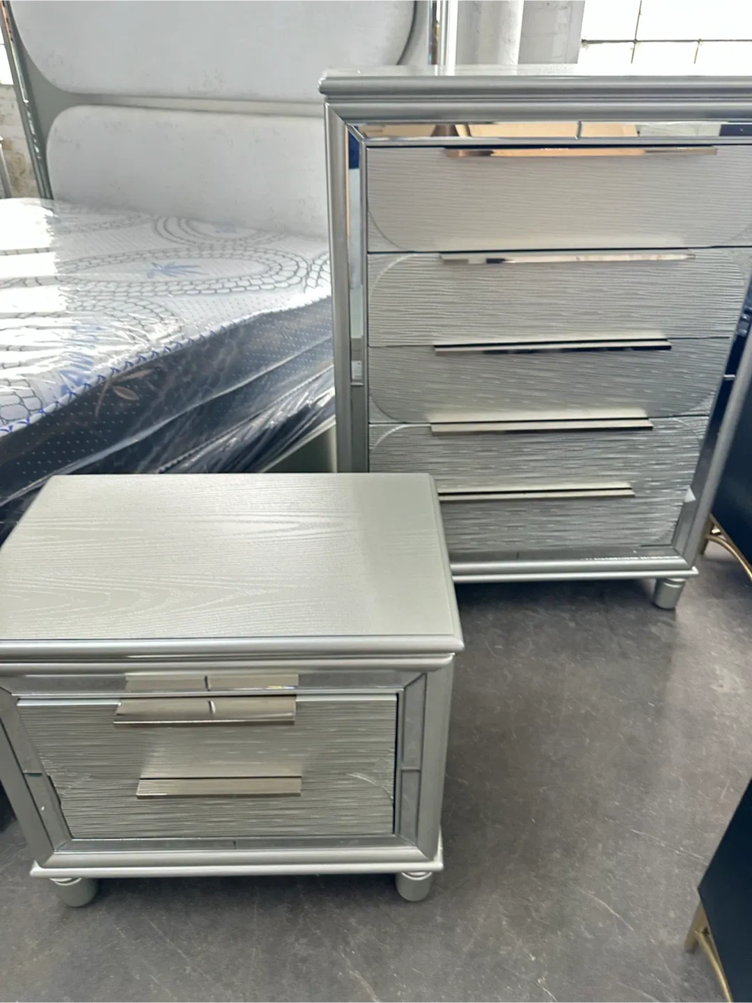 Silver Bedroom Set - Bed frame , Dresser, Mirror, Nightstand - photo 2