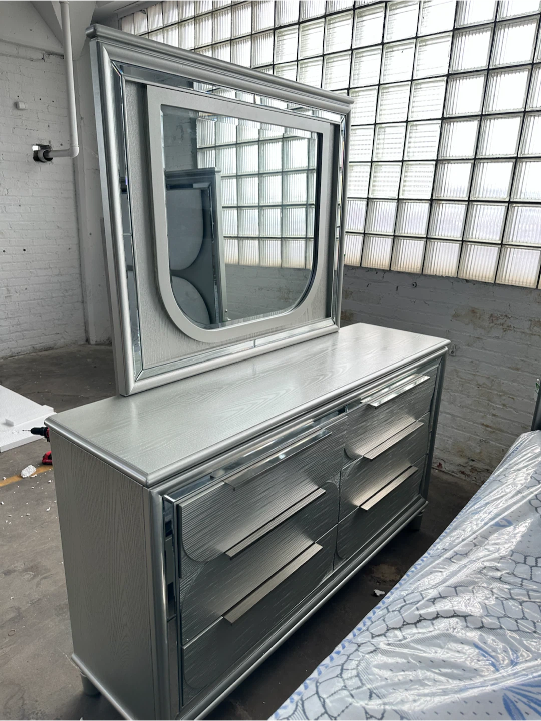 Silver Bedroom Set - Bed frame , Dresser, Mirror, Nightstand - photo 4